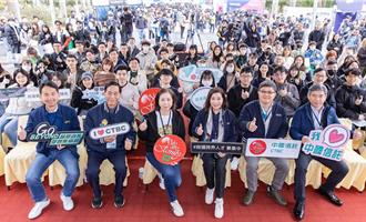 「大学姐」亲上阵！中信金总座台大徵才 招募上看7500人