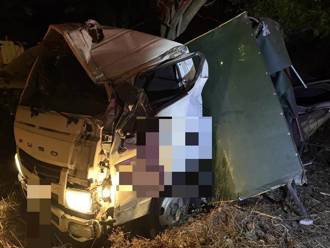 國道1三車追撞小貨車翻落邊坡 釀2傷送醫