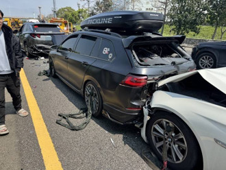 國道1神岡段5車連環撞 3人受傷送醫