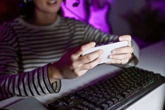 罵人「舔狗、肥宅」無罪！天堂玩家拒愛遭報復 隊友公開個資慘了