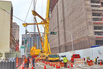 丰采520频封路 商家无生意跳脚