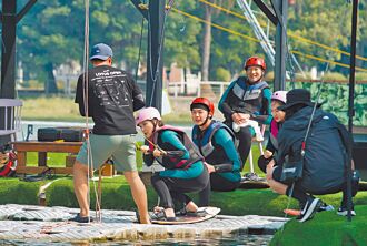 沈春華玩瘋 黃仲崑獻吻期待主播變ㄎㄧㄤ妹