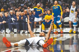 NBA》柯瑞狂轟40分 逆襲籃網3連勝