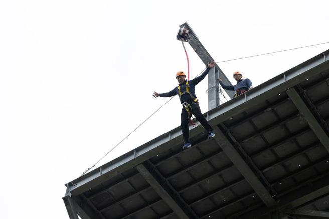 　「冒险塔—20米自由落体」可说是训练场地勇气考验的「魔王关卡」，挑战体能与心理恐惧极限。（记者尤韵婷摄）