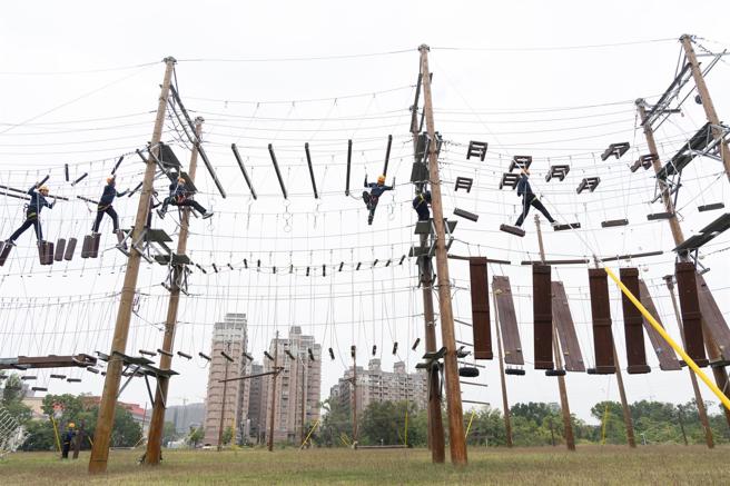 　陆军官校合理冒险训练场正式启用，该场地系参照国、内外训练设施打造。（记者尤韵婷摄）