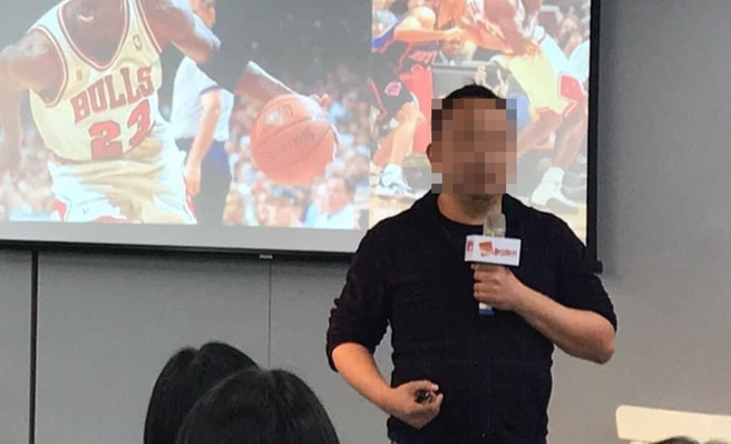 曾志新情绪失控，从背后拿出水果刀，猛刺梁姓技术长后颈致死。（翻摄当事人脸书）