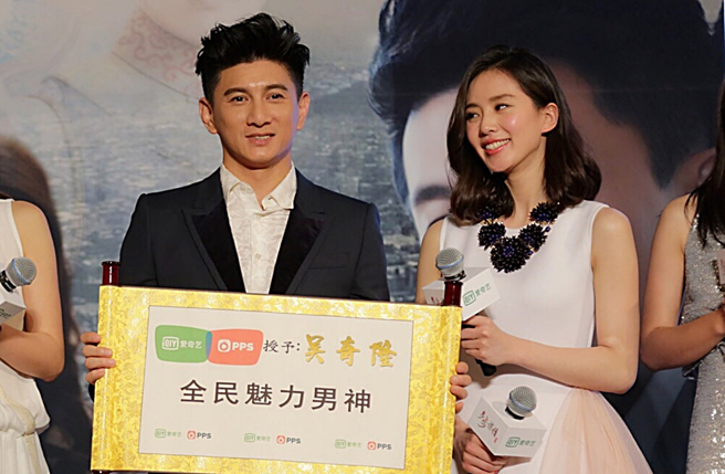 网友发现刘诗诗转发了央视一中图文，吴奇隆却没转发。（图／翻摄自吴奇隆微博）