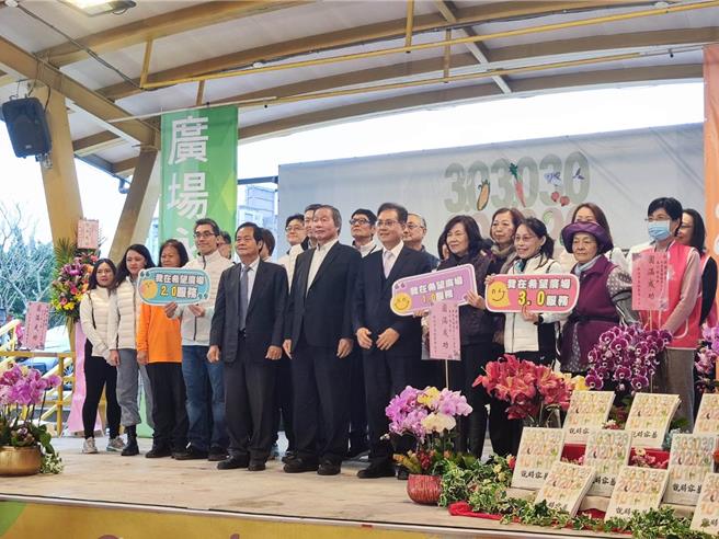 希望广场从1999年因应921震灾设立，至今已走过25年，从一开始的乏人问津到成为全国最大农民市集。（林良齐摄）