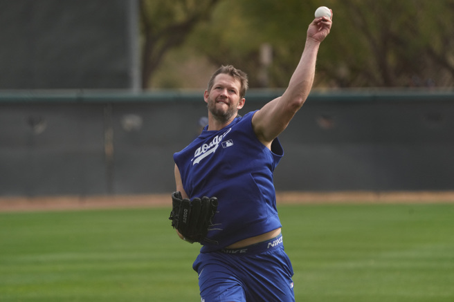 道奇明星左投柯萧（Clayton Kershaw）首度进牛棚练投。（图／路透）