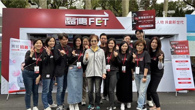 远传8日前进臺大徵才博览会，并正式宣布全新一届远传「新世代菁英计画」正式启动。（远传提供）