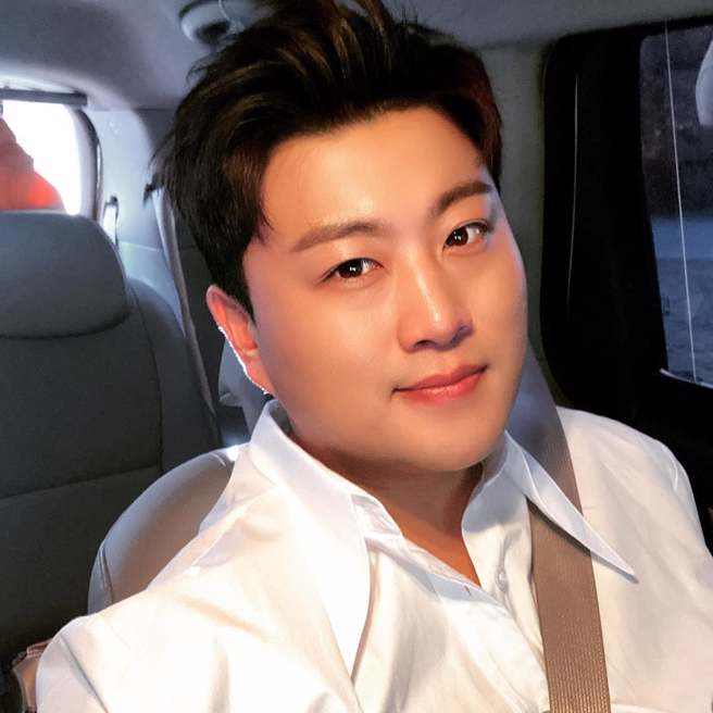 根据韩媒《STAR NEWS》报导，金浩中写下长达100页自省书希望在慎审中可以获得减刑。（图／摄自IG@hojoongng
）