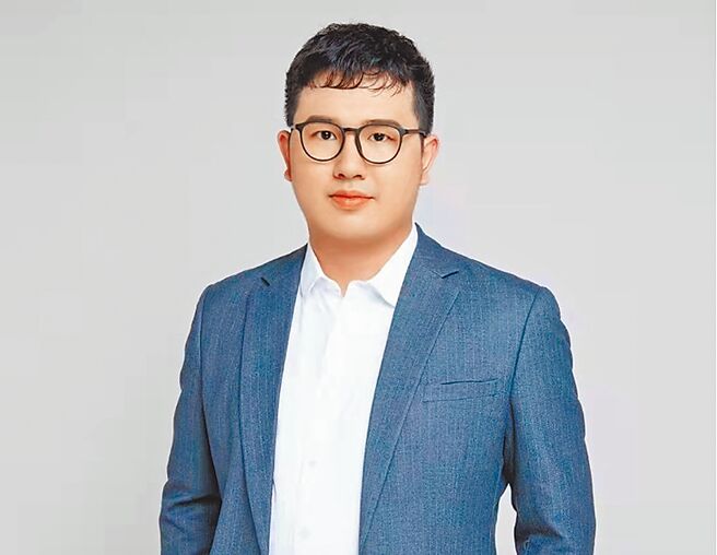 Manus创始人肖弘2015年从华中科技大学毕业后就开始创业。（摘自百度）