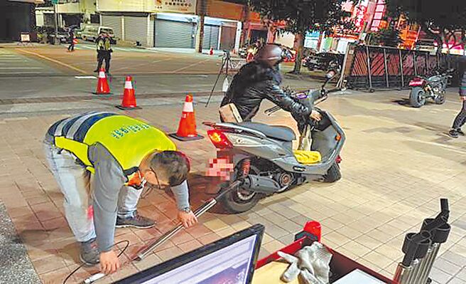 机车改管修法缓衝期已过，台中市2025年已开罚126件。（民眾提供／宝智华台中传真）