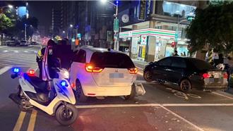 高雄男连撞停等红灯骑士及路旁轿车   当场搜出大批毒品 