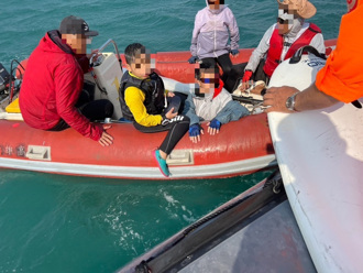 全國帆船賽遇怪風海象突惡劣    1大人12小孩漂流外海獲救