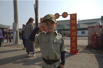 敦睦遠航艦隊抵安平港 開放登艦參觀 喜見超萌「小小兵」