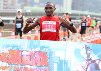 台北國道馬》超人力霸王雅克相伴 男子組總冠軍肯亞好手帶走