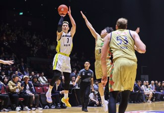 東超》林書豪帶傷摘18分 蘇士軒超前三分球 國王驚險奪下季軍