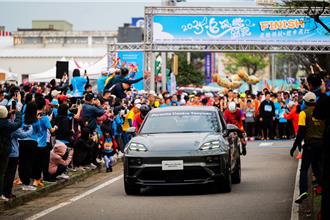 桃園「追飛機路跑」保時捷帥氣領跑 吸5千跑者同享速度感