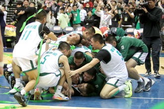 HBL》劉程恩大三元！松山高中逆轉勝南山 奪下隊史第7冠