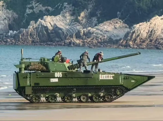 攻台搶灘利器曝光 共軍新型兩棲突擊車性能全面提升