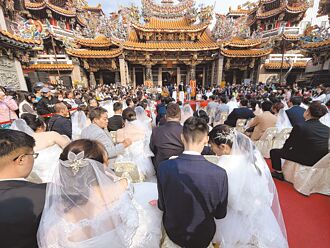 大甲媽嫁女兒 60對新人幸福喔