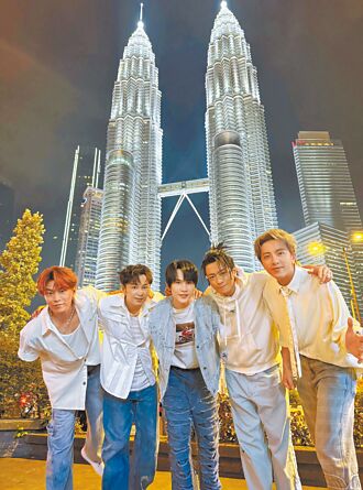 Energy登高黑風洞 瘋玩16蹲