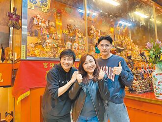 鍾岳軒扮仙春巡 抽籤詩得安慰