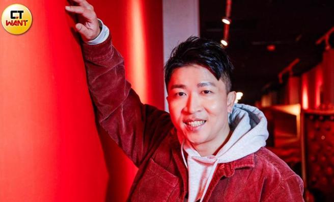 张立东在2022年成立YT频道《东东隆咚锵》，至今已累积超过10万人订阅，当初会想成立YT频道的原因，只是想为大家介绍新的漂亮女生。（图／赵文彬摄）