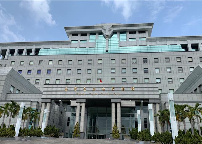 吴姓妇人拒让父亲的非婚生儿子继承父亲遗产，提告指亲子关系不存在，她的弟弟却与对方验DNA确定血缘关系，台南地方法院审理后判吴妇败诉。（郭良杰摄）