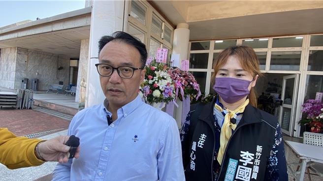 民眾党新竹党部主委李国璋9日受访指出，目前中央与地方党部规画志工人力约80人，预计明天上午7点工作人员会就定位开始布置。（王惠慧摄）