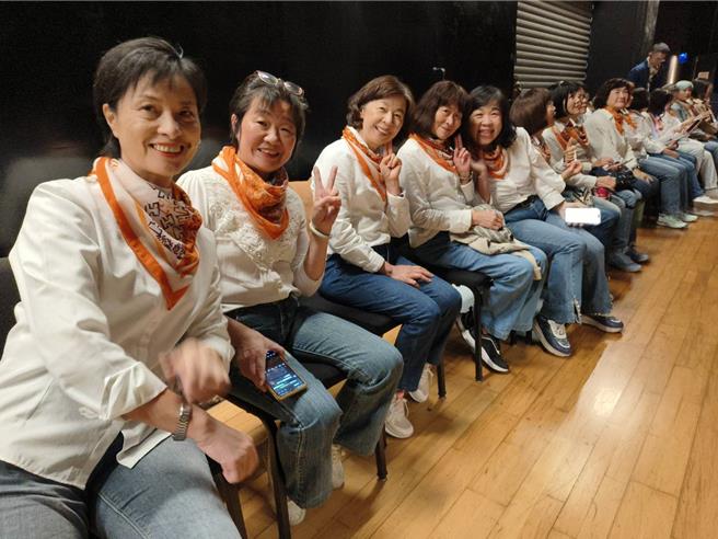 《看我听我》民歌音乐剧合唱团女声部。（廖素慧摄）