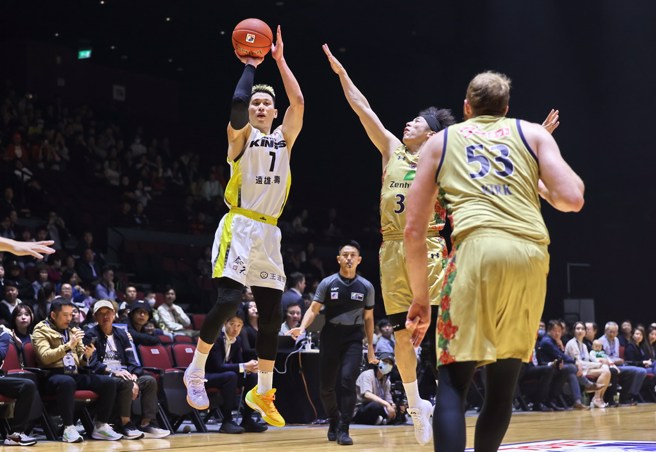 林书豪带伤上阵仍拿全队最高18分。(新北国王提供)