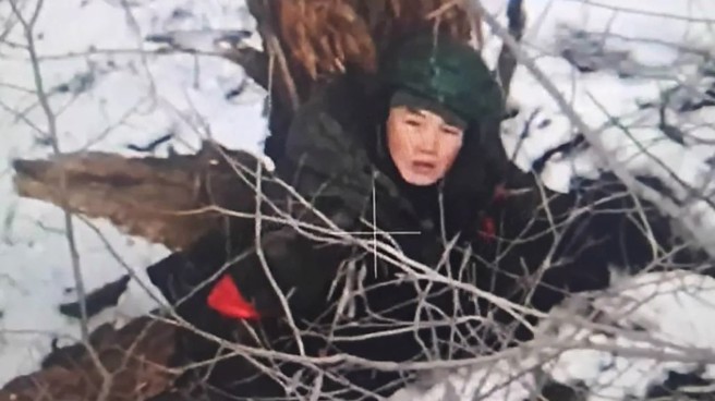 乌克兰无人机拍摄到的北韩士兵，之后死去。北韩部队在俄乌战场的死伤惨重，已传回北韩内部。(图/Special Operations Forces)