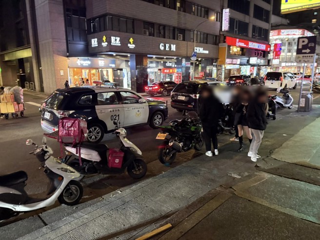 多辆警车赶到现场处理。（爆料公社）