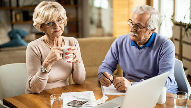 寿险业者指出，打造退休保障时许多人常会陷入「重储蓄轻保障、有买就好、买了就不管」等迷思。图／freepik