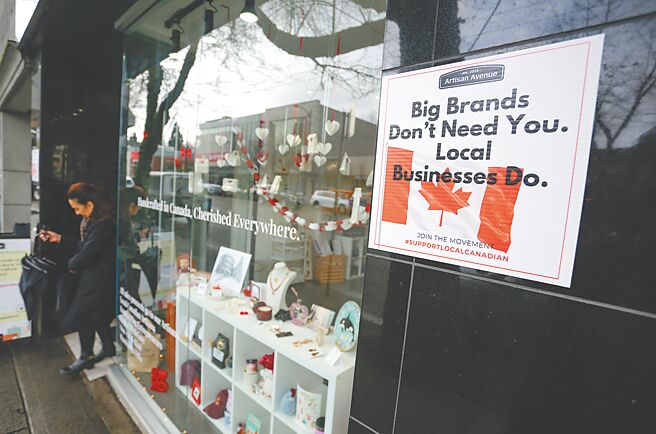 北京自20日起對加拿大的菜籽油、豌豆等農產品加徵最高100％關稅。大陸官媒聲稱，這是全球首例也是中國發起的首起反歧視調查及措施。（新華社）