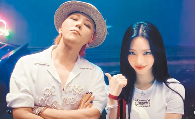 GD（左）时隔多年发表新曲〈TOO BAD〉。（摘自YouTube）