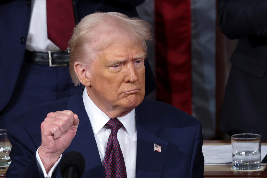 川普團隊開始強調美國經濟短期內難免經歷陣痛。（圖／路透社）