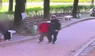 失智翁中正紀念堂失聯  中正一警鷹眼飛奔15分鐘助團圓