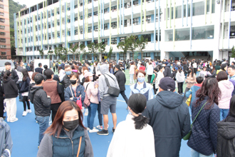 竹林中學國一新生說明會2千家長擠爆禮堂  報名人數超過錄取名額三倍