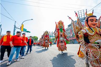 桃園都城隍公爺文化祭登場 張善政扛文轎巡城祈福
