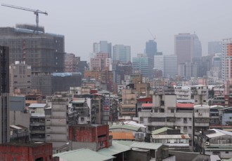 偏東風擴散條件差 13日前西半部空品短暫「橘轉紅」