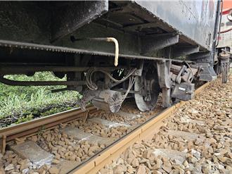 扯！台鐵列車上午出軌 大誤點到深夜原因曝