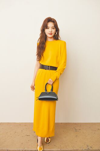 章若楠亮丽惊艳花都