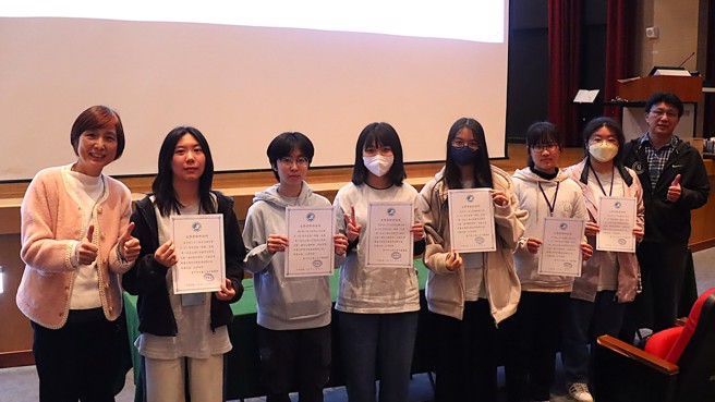 两校初次合作，由拥有丰富创作师资的东海大学为东山高中喜爱文学创作的学生量身打造「山海之间的对话」文学营。(照片/东海大学提供)