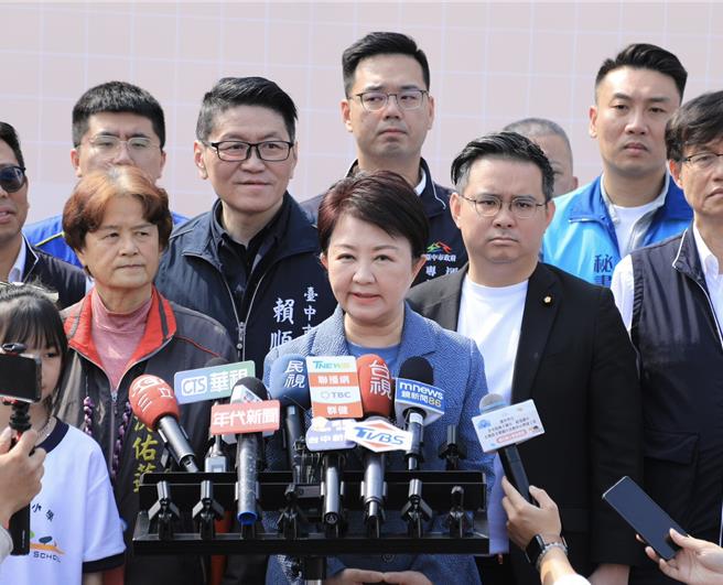 台电传出计画在3月底调涨电费，台中市长卢秀燕吁中央与台电慎思。（冯惠宜摄）