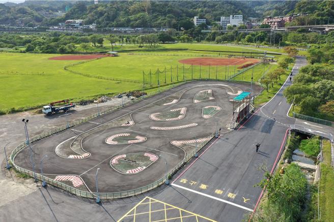 为提供更完善的运动空间，新北市高滩地工程管理处启动树林区山佳河滨公园内的棒垒球场与遥控赛车场的调整计画。（图／新北市高滩处）