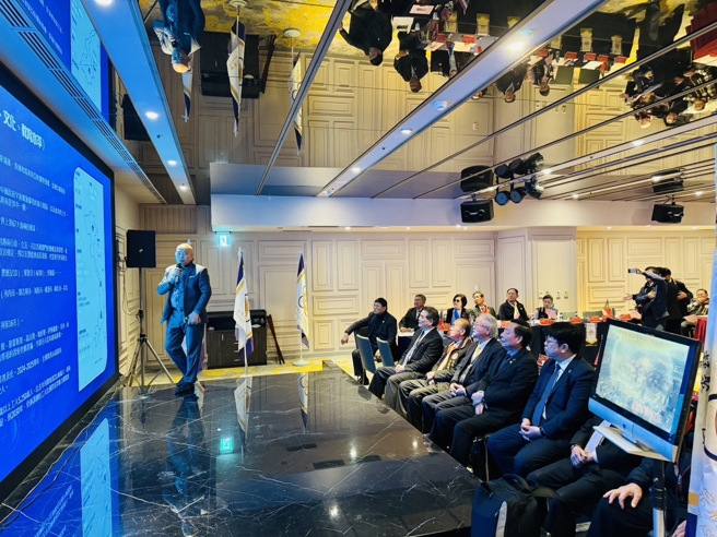 越南河內台商會現任監事長 即是世簡總會名譽理事長簡大翔董事長擔任主講人。(照片/世簡總會提供)