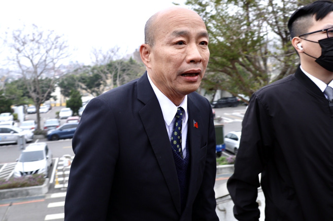 民眾党前主席柯文哲父亲柯承发老先生10日举行告别式，立法院长韩国瑜（见图）前往致哀。（邓博仁摄）